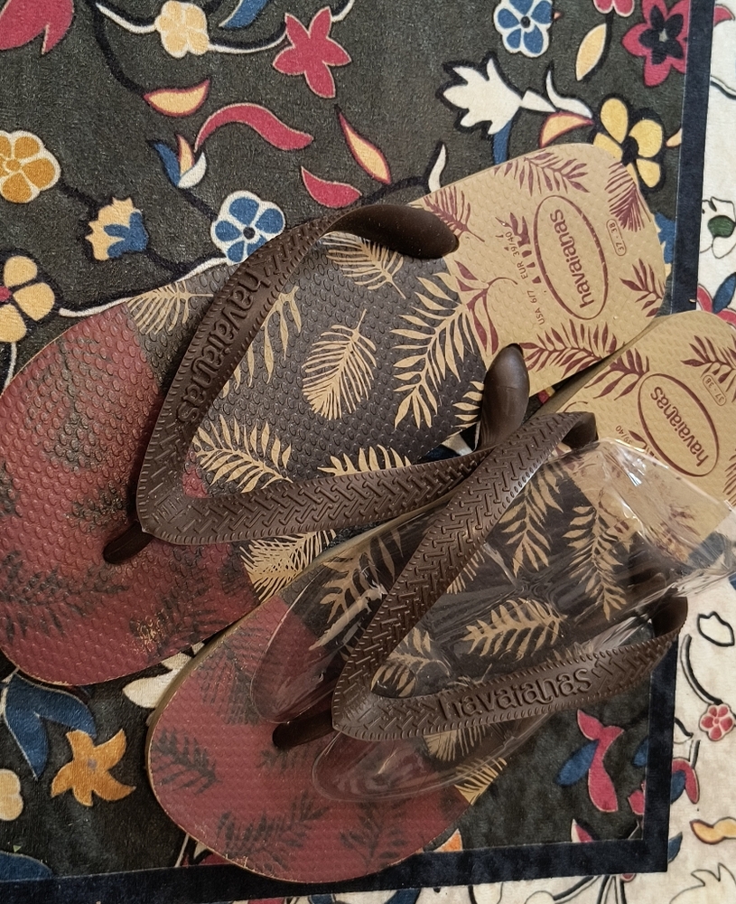Havaianas Leaf Pattern Flip Flops in Brown and Tan